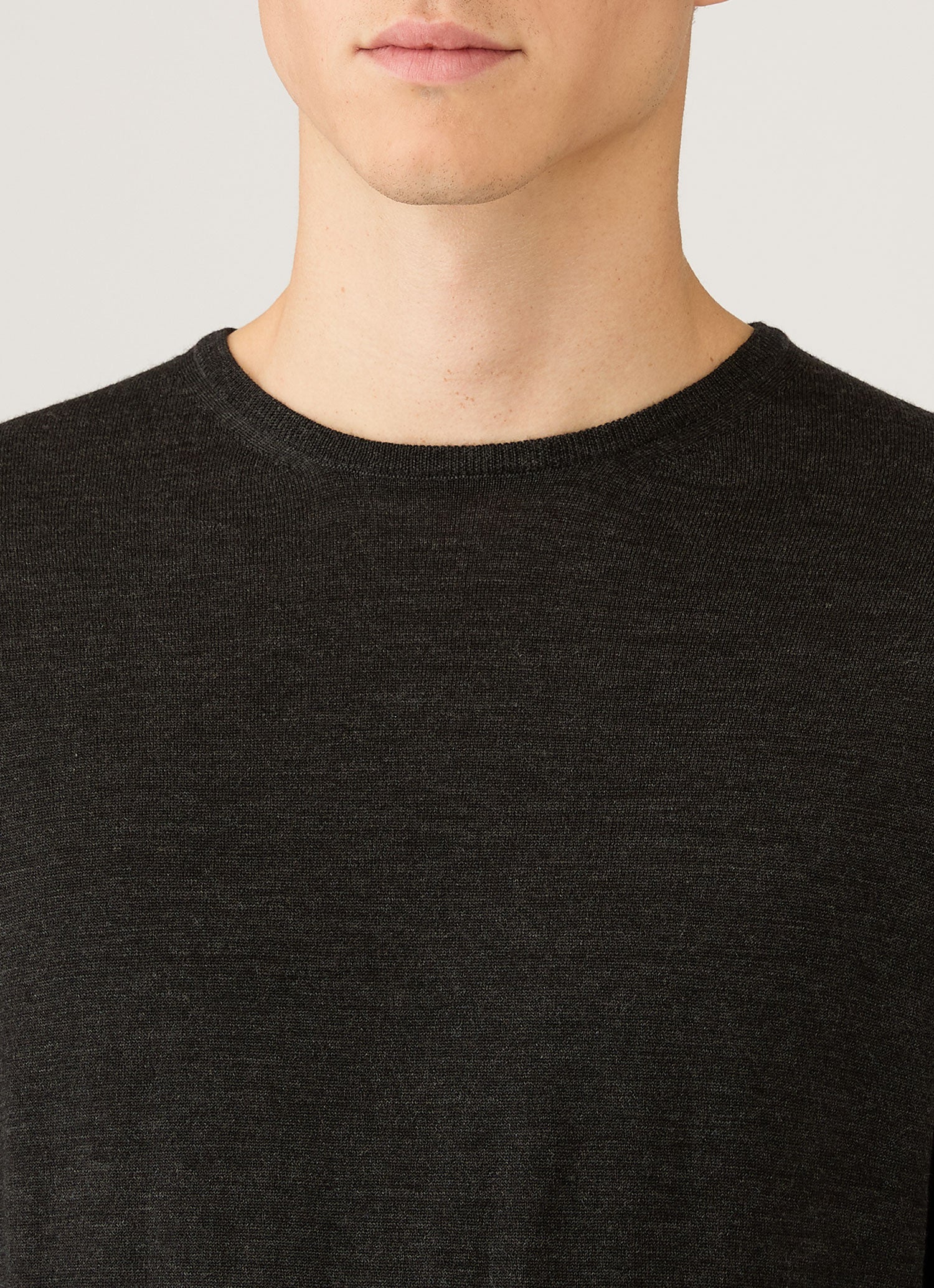 Men's Extra-Fine Merino Crew Neck in Charcoal Melange - Image 5