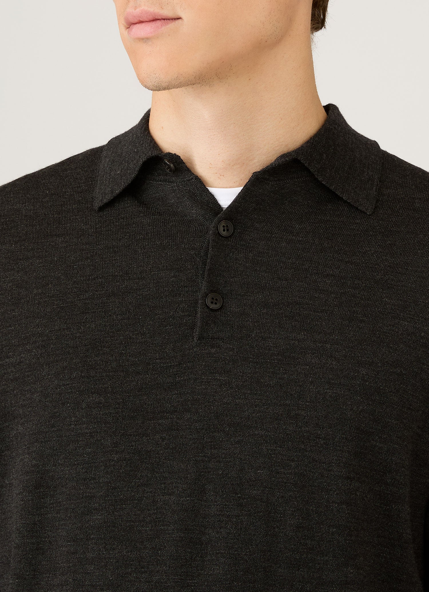 Men's Extra-Fine Merino Knitted Polo Shirt in Charcoal Melange - Image 5